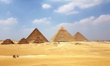 Vue sur les majestueuses pyramides d'Egypte.