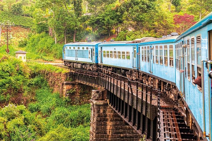 (Image)-image-Sri-Lanka-Train-de-Nuwara-Eliya-a-Kandy-parmi-les-plantations-de-the-23-as_249085617