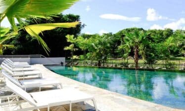 Vue splendide sur la piscine de l'hôtel