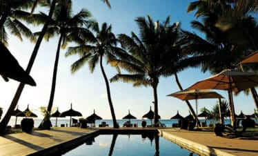 vue sur la piscine de l'hôtel