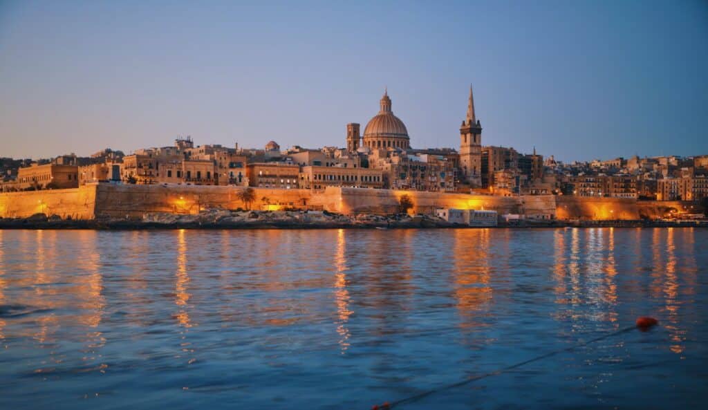 Vue sur la splendide ville de Valleta et ses lumières